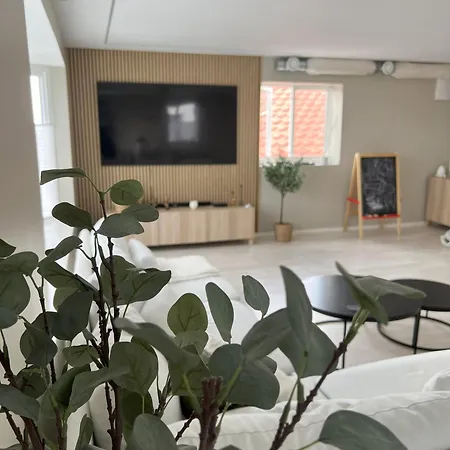 Large House With 3 Bedrooms And A Private Garden *