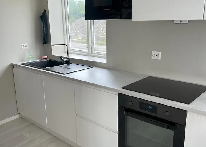 Large House With 3 Bedrooms And A Private Garden