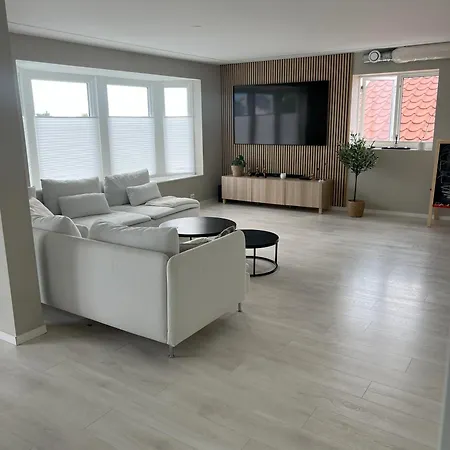 شقة Large House With 3 Bedrooms And A Private Garden *