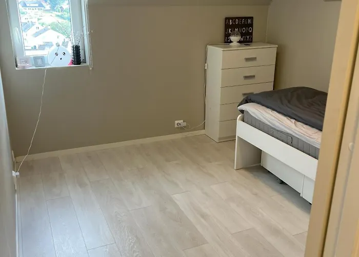 Large House With 3 Bedrooms And A Private Garden *