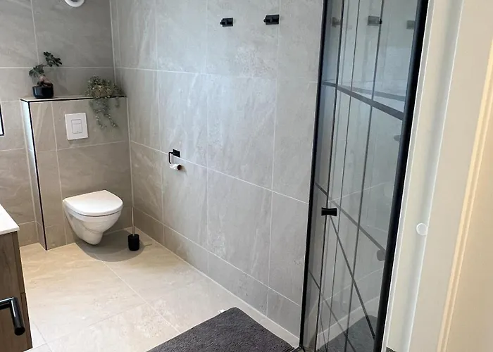 Large House With 3 Bedrooms And A Private Garden דירה סטוונגר