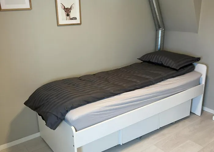 Large House With 3 Bedrooms And A Private Garden דירה *