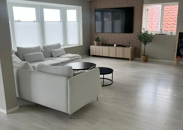 דירה Large House With 3 Bedrooms And A Private Garden *